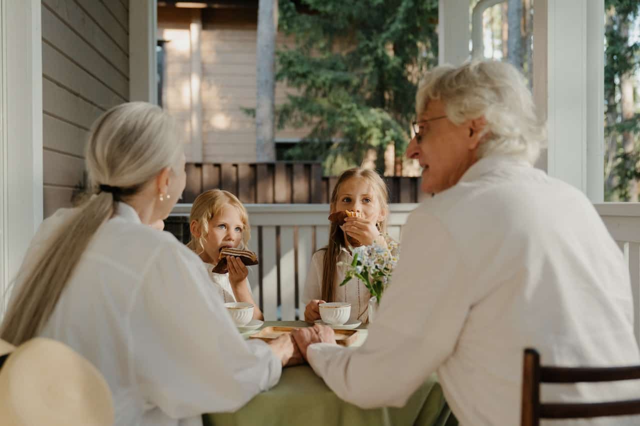 Grandparent with dementia, with daughter and grandchildren